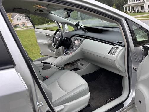 2014 Toyota Prius Five
