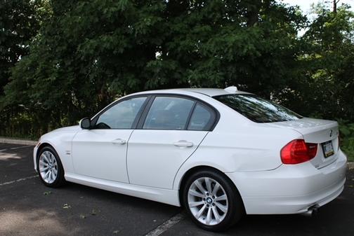White 2011 BMW 328 i xDrive