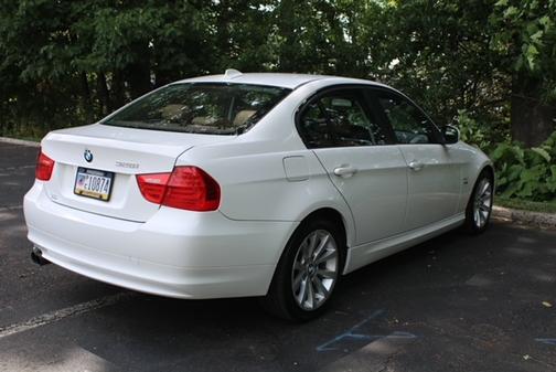 White 2011 BMW 328 i xDrive