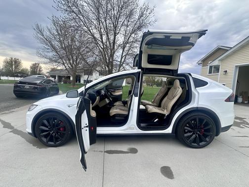 White 2016 Tesla Model X P90D
