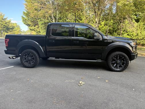 Black 2016 Ford F-150 XLT