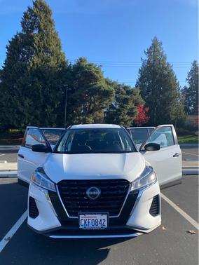 White 2022 Nissan Kicks S