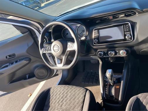 White 2022 Nissan Kicks S