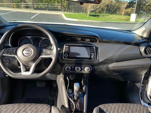 White 2022 Nissan Kicks S
