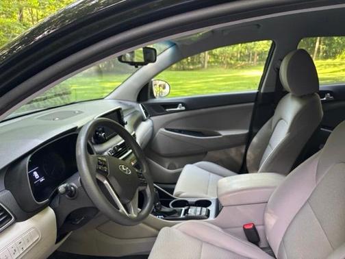Black 2019 Hyundai TUCSON SEL