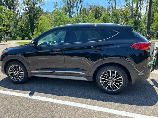 Black 2019 Hyundai TUCSON SEL