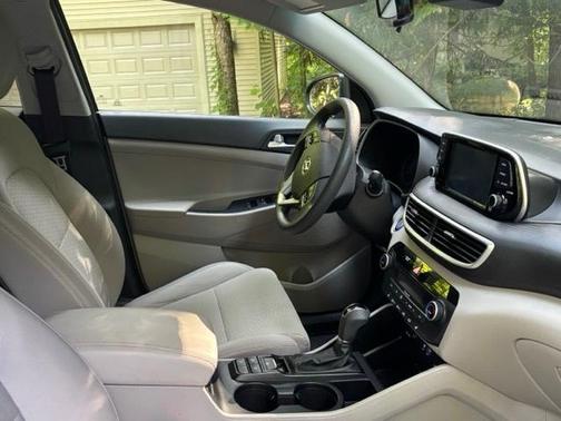 Black 2019 Hyundai TUCSON SEL