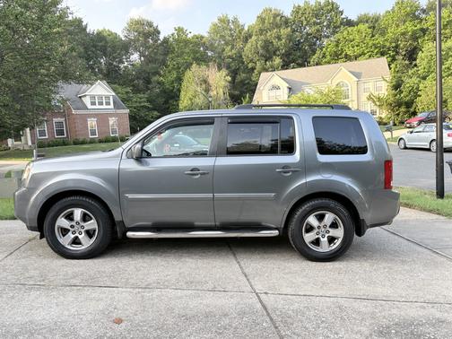 Gray 2009 Honda Pilot EX-L