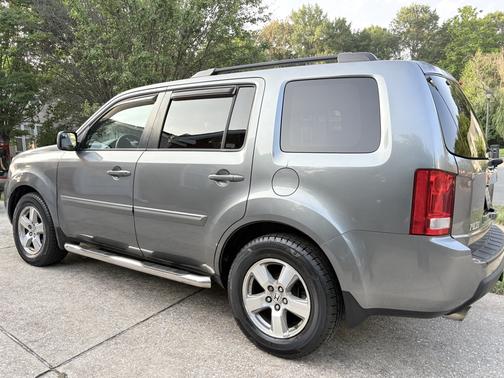Gray 2009 Honda Pilot EX-L