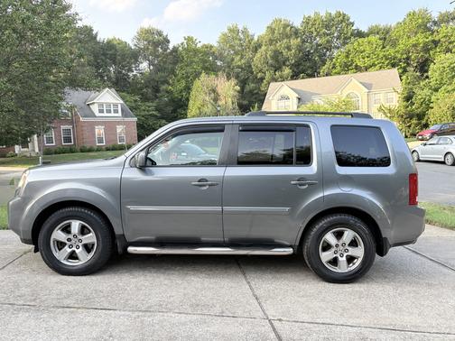 Gray 2009 Honda Pilot EX-L