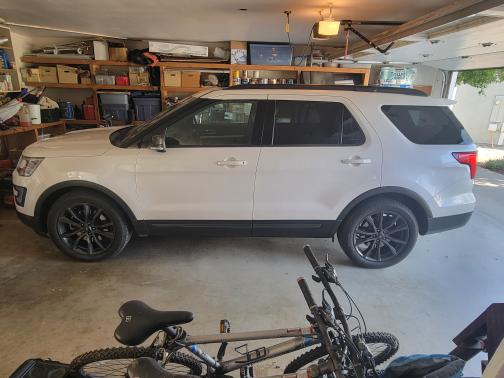 White 2017 Ford Explorer XLT