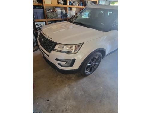 White 2017 Ford Explorer XLT