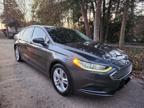 Gray 2018 Ford Fusion SE
