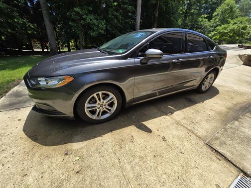 Gray 2018 Ford Fusion SE
