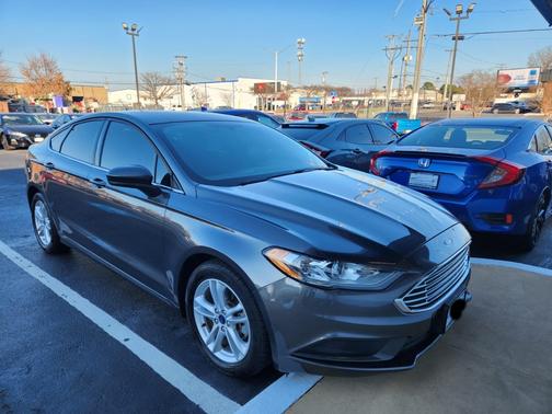 Gray 2018 Ford Fusion SE