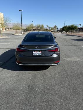 2022 Lexus ES 300h Base