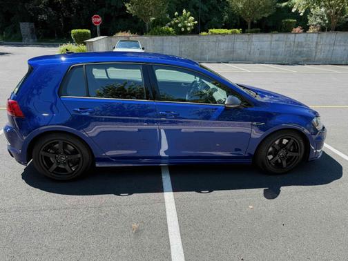 2016 Volkswagen Golf R 4-Door