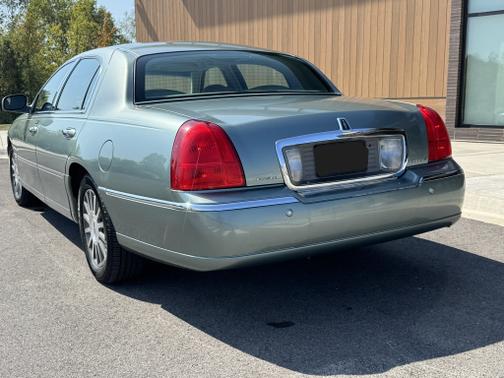 2003 Lincoln Town Car Signature