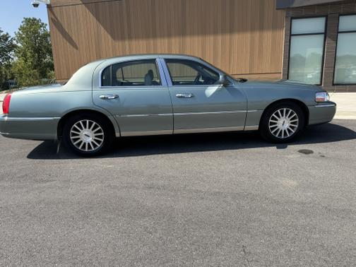 2003 Lincoln Town Car Signature