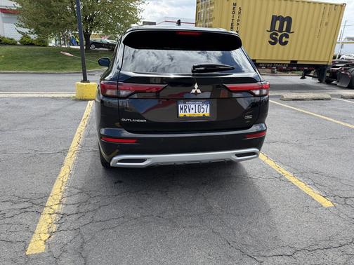 Black 2022 Mitsubishi Outlander SEL Launch Edition