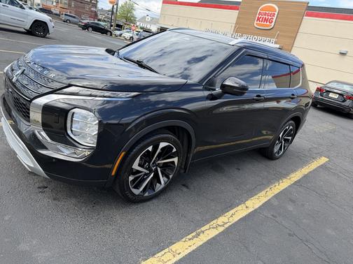 Black 2022 Mitsubishi Outlander SEL Launch Edition