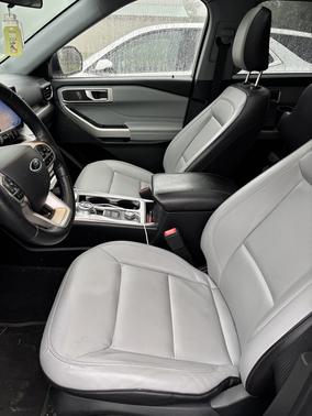 White 2021 Ford Explorer XLT