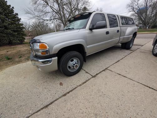 Gold 2004 GMC Sierra 3500 SLT Crew Cab