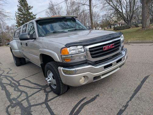 Gold 2004 GMC Sierra 3500 SLT Crew Cab