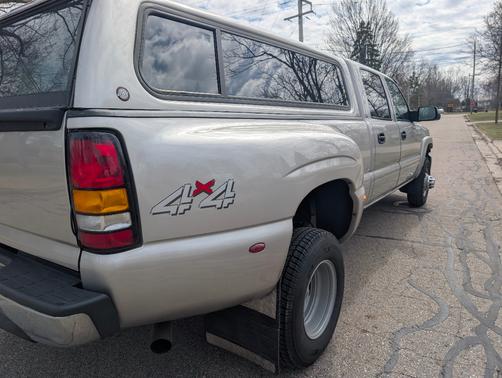 Gold 2004 GMC Sierra 3500 SLT Crew Cab
