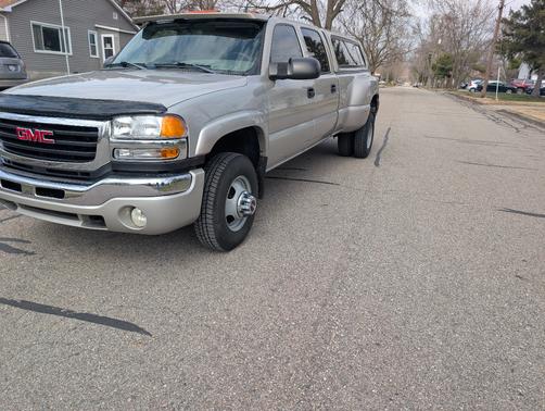 Gold 2004 GMC Sierra 3500 SLT Crew Cab