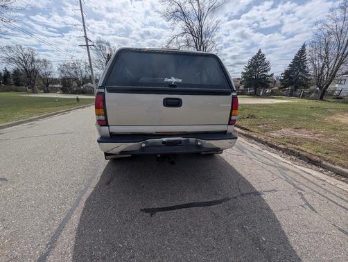 Gold 2004 GMC Sierra 3500 SLT Crew Cab