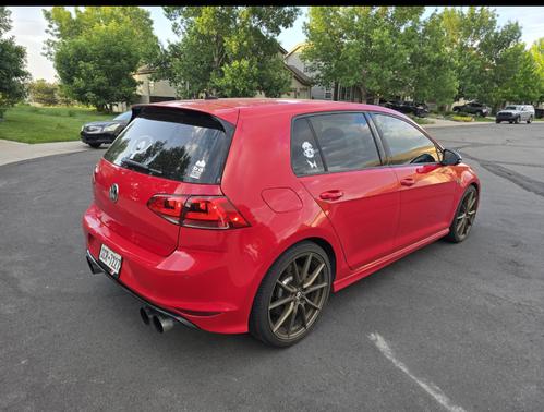 2017 Volkswagen Golf R 4-Door w/DCC & Navigation