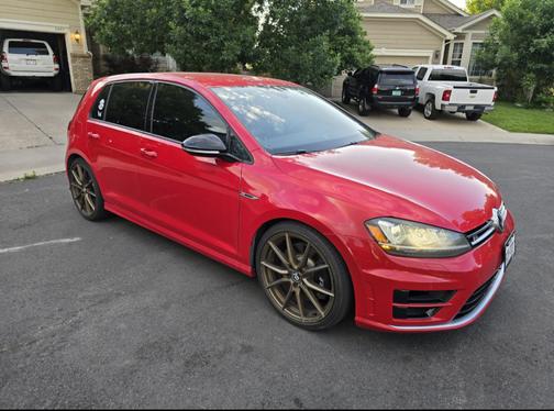 2017 Volkswagen Golf R 4-Door w/DCC & Navigation
