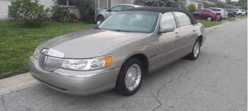 2001 Lincoln Town Car Executive