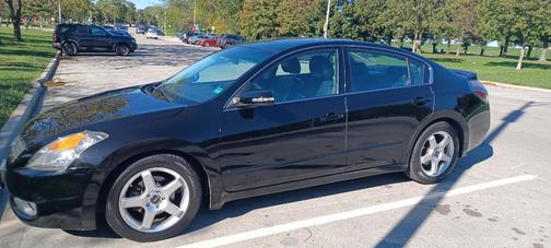 Black 2009 Nissan Altima 3.5 SE