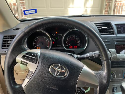 White 2012 Toyota Highlander Base