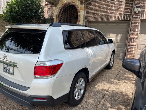 White 2012 Toyota Highlander Base