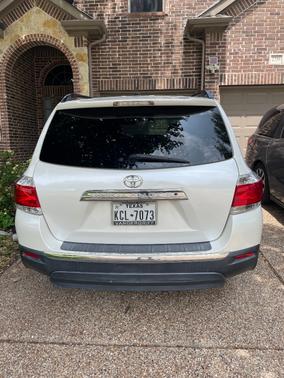 White 2012 Toyota Highlander Base