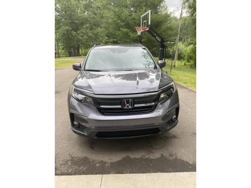 Photo 2 of 10 of 2022 Honda Pilot Special Edition