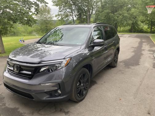 Photo 3 of 10 of 2022 Honda Pilot Special Edition
