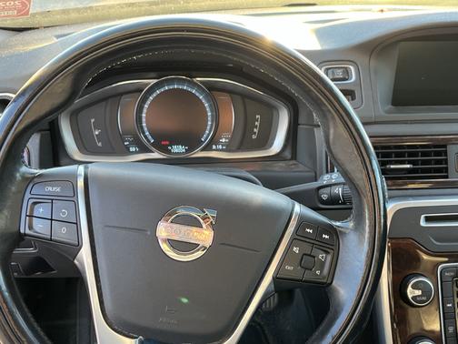 2015 Volvo XC70 T6 Premier Plus
