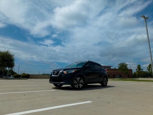 Black 2018 Nissan Kicks SV