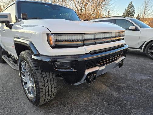 White 2025 GMC HUMMER EV SUV 3X