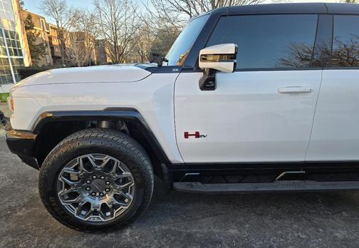 White 2025 GMC HUMMER EV SUV 3X