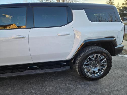 White 2025 GMC HUMMER EV SUV 3X