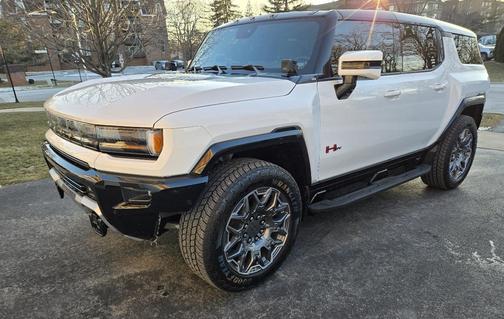 White 2025 GMC HUMMER EV SUV 3X