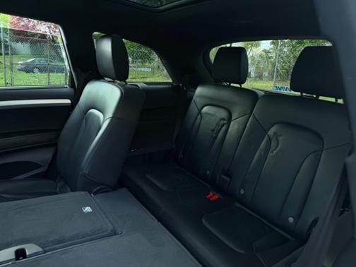 White 2015 Audi Q7 3.0T S line Prestige