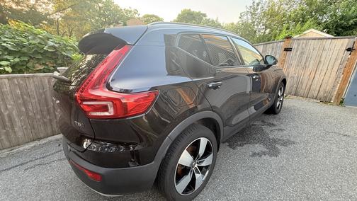 Black 2020 Volvo XC40 T5 Momentum