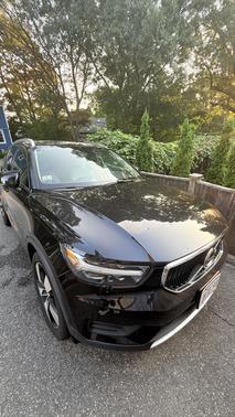 Black 2020 Volvo XC40 T5 Momentum