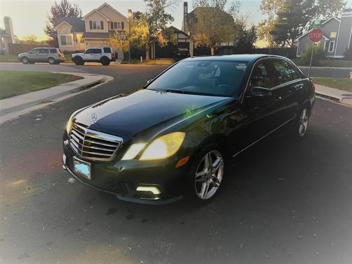 Photo 3 of 11 of 2011 Mercedes-Benz E-Class E 550 4MATIC